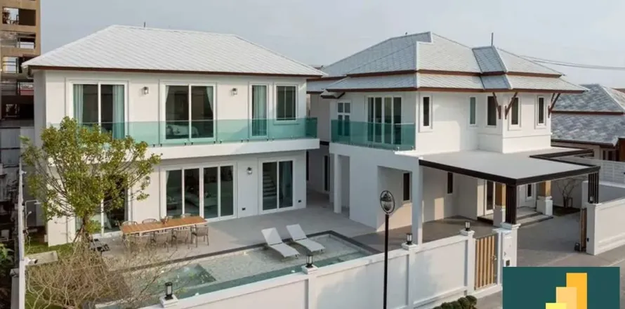 Casa de 7 dormitorios en Pattaya, Tailandia № 211370