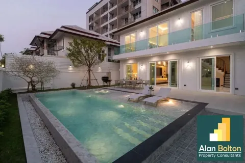 Casa de 7 dormitorios en Pattaya, Tailandia № 211370 - foto 3
