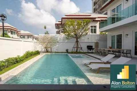Casa de 7 dormitorios en Pattaya, Tailandia № 211370 - foto 14