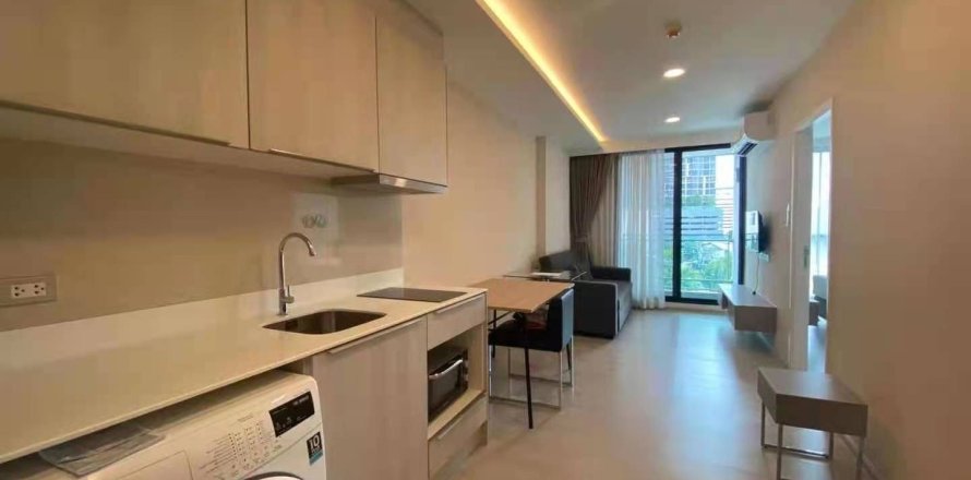 Studio in the Condo in Khlong Toei, Bangkok, Thailand  № 161193