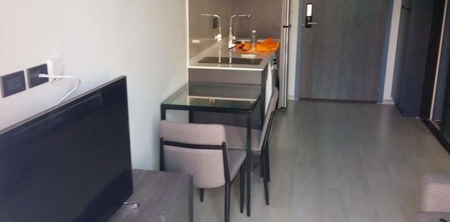 Studio in the Condo in Khlong Toei, Bangkok, Thailand  № 161194