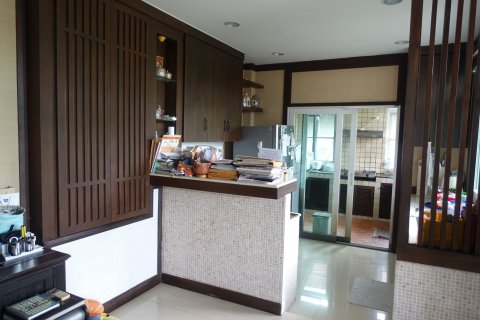 House in Ban Lam Luk Ka, Thailand 4 bedrooms № 161196 - photo 3