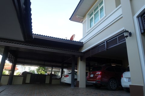 House in Ban Lam Luk Ka, Thailand 4 bedrooms № 161196 - photo 8