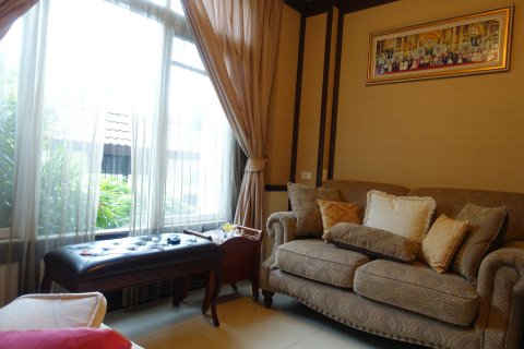 House in Ban Lam Luk Ka, Thailand 4 bedrooms № 161196 - photo 2