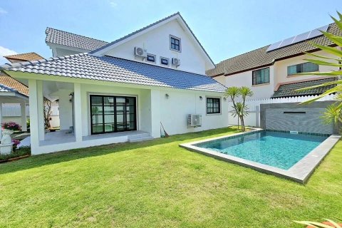Villa in Pattaya, Thailand 4 bedrooms № 170546 - photo 2