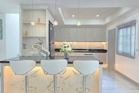 Villa in Pattaya, Thailand 4 bedrooms № 170546 - photo 5