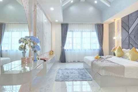 Villa in Pattaya, Thailand 4 bedrooms № 170546 - photo 6