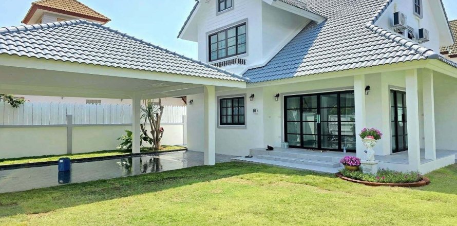 Villa in Pattaya, Thailand 4 bedrooms № 170546