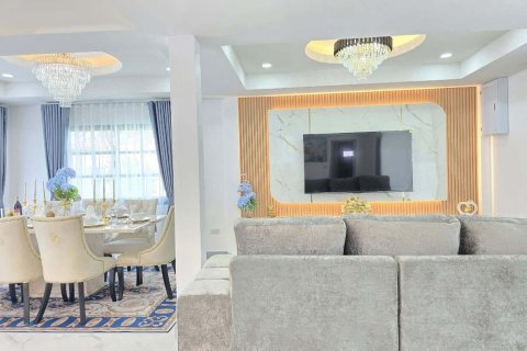 Villa in Pattaya, Thailand 4 bedrooms № 170546 - photo 7