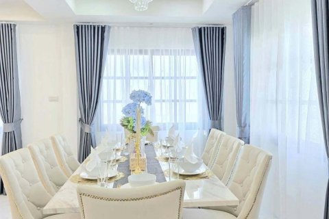 Villa in Pattaya, Thailand 4 bedrooms № 170546 - photo 9