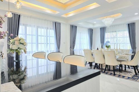 Villa in Pattaya, Thailand 4 bedrooms № 170546 - photo 3