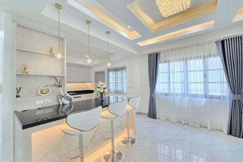 Villa in Pattaya, Thailand 4 bedrooms № 170546 - photo 21
