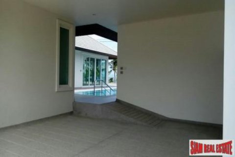 Villa in Pattaya, Thailand 4 bedrooms № 192814 - photo 3