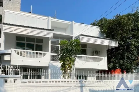 Maison à Watthana, Bangkok, Thaïlande 4 chambres № 215620