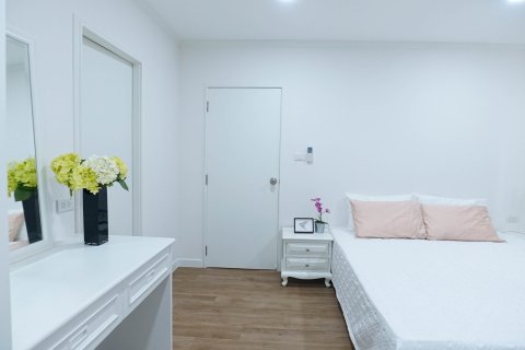 Condo in Bangkok, Thailand, 2 bedrooms  № 143826 - photo 10