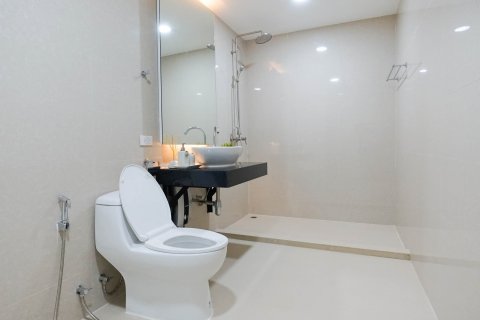 Condo in Bangkok, Thailand, 2 bedrooms  № 143826 - photo 8