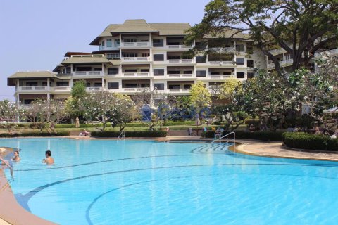 Condo in Pattaya, Thailand, 4 bedrooms  № 197039