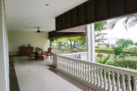 Condo in Pattaya, Thailand, 4 bedrooms № 197039 - photo 6