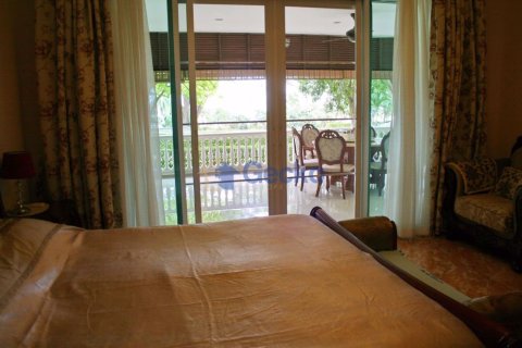 Condo in Pattaya, Thailand, 4 bedrooms № 197039 - photo 10