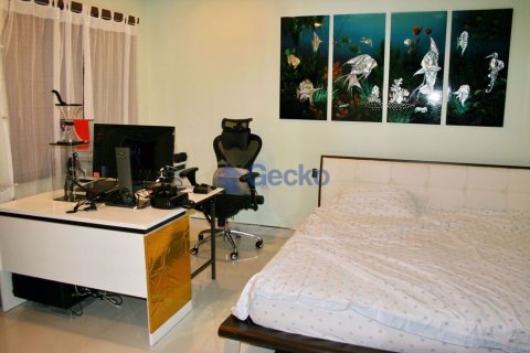 Condo in Pattaya, Thailand, 4 bedrooms № 197039 - photo 7