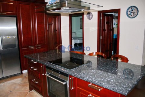 Condo in Pattaya, Thailand, 4 bedrooms № 197039 - photo 3