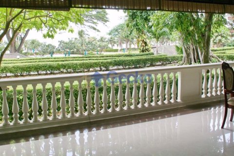 Condo in Pattaya, Thailand, 4 bedrooms № 197039 - photo 14
