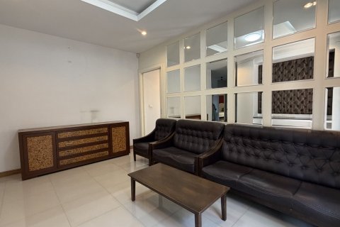 House in Hang Dong, Thailand 4 bedrooms № 163111 - photo 4