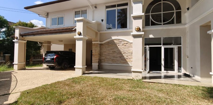 Вилла в Ханг Донге, Таиланд с 4 спальнями  № 158120