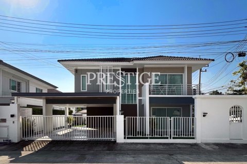 House in Pattaya, Thailand 3 bedrooms № 198144