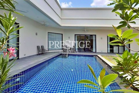 House in Pattaya, Thailand 3 bedrooms № 198141 - photo 2