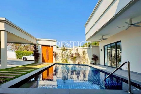 House in Pattaya, Thailand 3 bedrooms № 198141 - photo 18