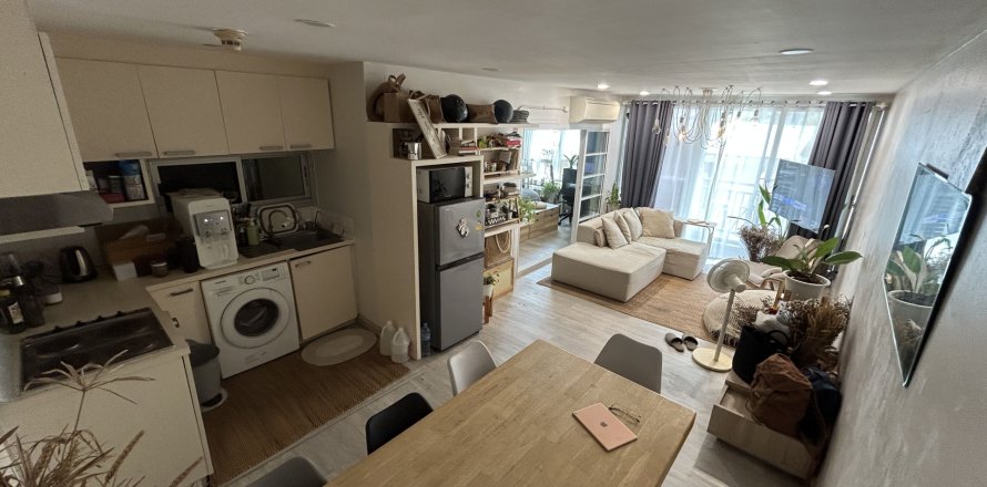 Studio in the Condo in Watthana, Bangkok, Thailand  № 160924