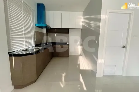 Casa de 3 dormitorios en Pattaya, Tailandia № 211937 - foto 7