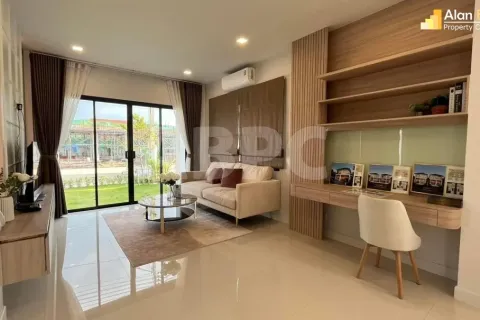 Casa de 3 dormitorios en Pattaya, Tailandia № 211937 - foto 13