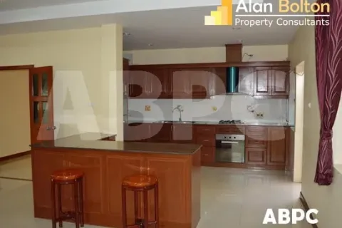 Casa de 4 dormitorios en Pattaya, Tailandia № 211936 - foto 4