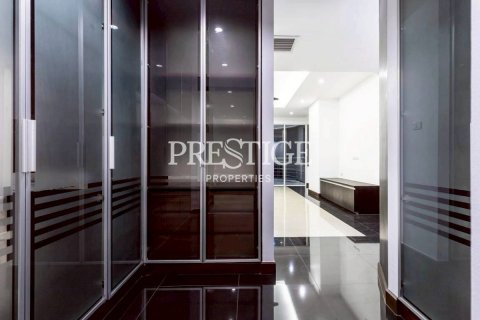 Condo in Pattaya, Thailand, 3 bedrooms № 197971 - photo 15