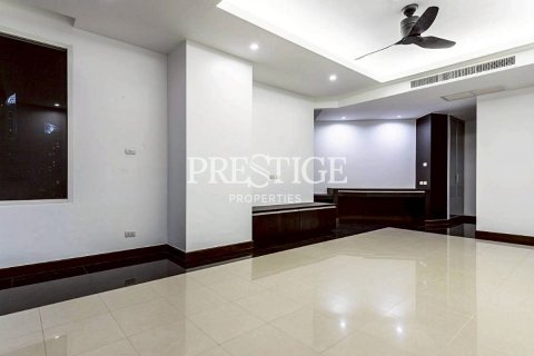 Condo in Pattaya, Thailand, 3 bedrooms № 197971 - photo 14
