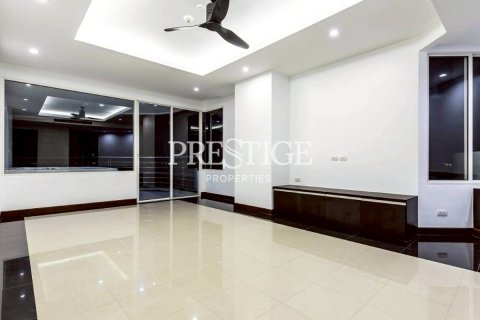 Condo in Pattaya, Thailand, 3 bedrooms № 197971 - photo 13