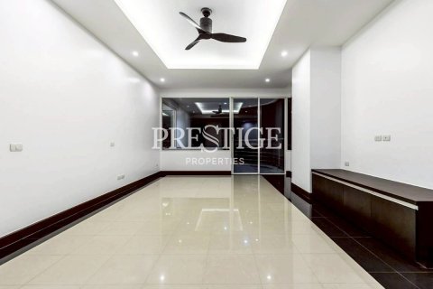 Condo in Pattaya, Thailand, 3 bedrooms № 197971 - photo 12