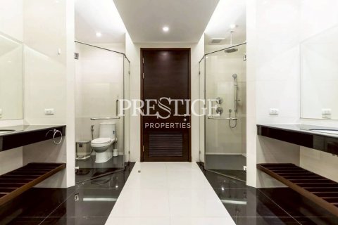 Condo in Pattaya, Thailand, 3 bedrooms № 197971 - photo 17