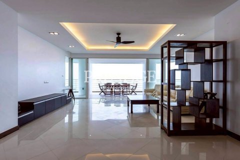 Condo in Pattaya, Thailand, 3 bedrooms № 197971 - photo 2
