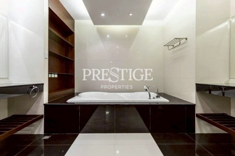 Condo in Pattaya, Thailand, 3 bedrooms № 197971 - photo 16