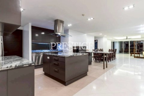 Condo in Pattaya, Thailand, 3 bedrooms № 197971 - photo 9