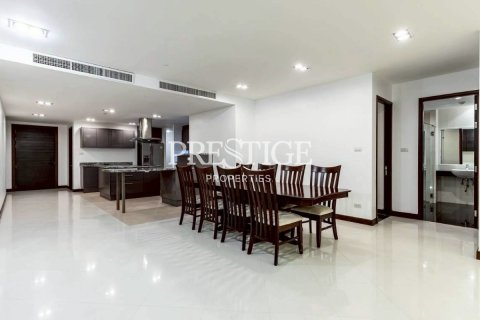 Condo in Pattaya, Thailand, 3 bedrooms № 197971 - photo 8
