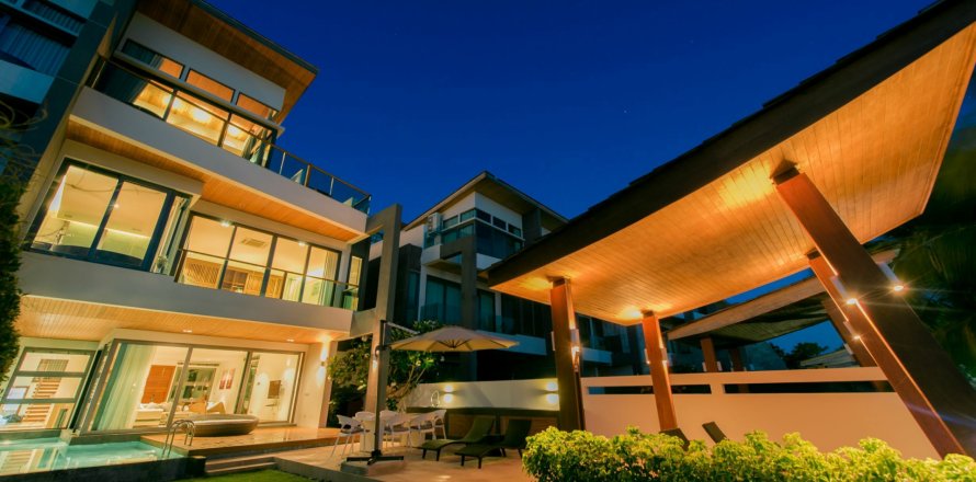 Villa in Phuket, Thailand 4 bedrooms № 137090