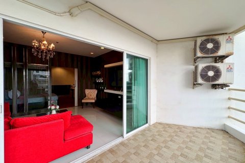 Condo in Pattaya, Thailand, 2 bedrooms № 197467 - photo 17