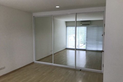 Townhouse in Suan Luang, Bangkok, Thailand 3 bedrooms № 157161 - photo 13