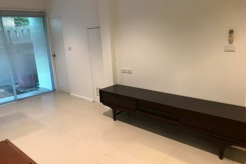 Townhouse in Suan Luang, Bangkok, Thailand 3 bedrooms № 157161 - photo 9