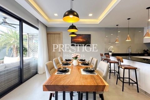 House in Pattaya, Thailand 4 bedrooms № 198397 - photo 6