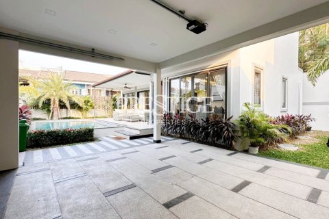 House in Pattaya, Thailand 4 bedrooms № 198397 - photo 19